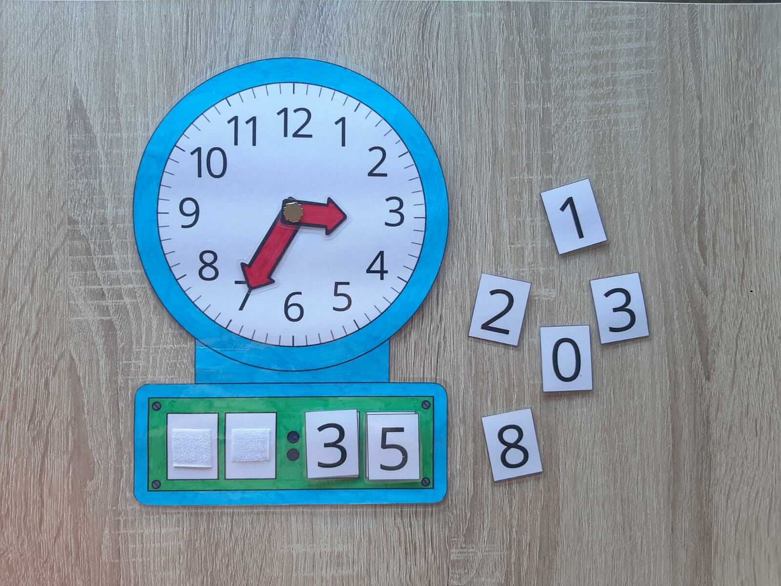 RELOJ ANALÓGICO Y DIGITAL