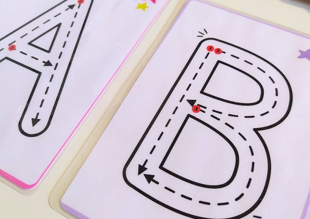 Flashcards amb lletres per traçar