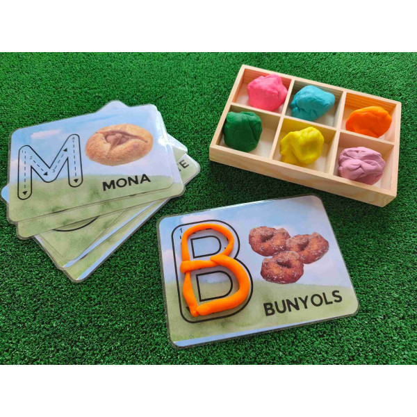 Fem inicials en plastilina